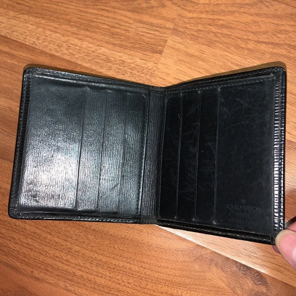 Authentic Louis Vuitton Epi Leather Bifold Wallet